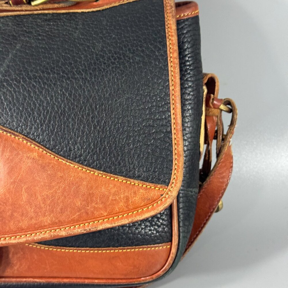 Vintage DOONEY & BOURKE BLACK ALL WEATHER LEATHER Crossbody Shoulder Purse - Picture 3 of 13